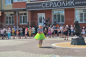 На площади у Бобра состоялась игровая программа 